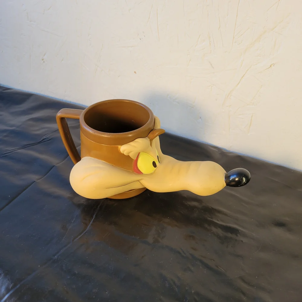 Warner Bros. Wile E. Coyote Looney Tunes 1993 Plastic Figural Mug 12 fl oz - Picture 4 of 10